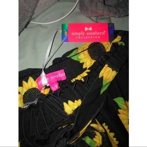Simply southern sunflower shorts 🌻